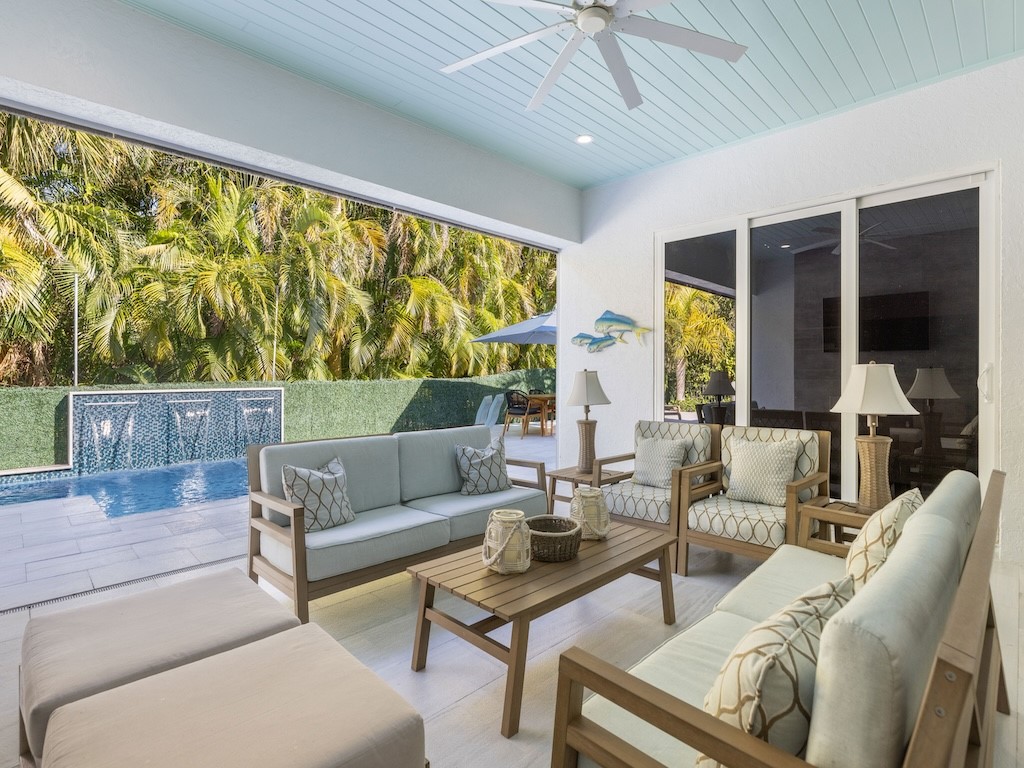 1618 W Sandpointe Place