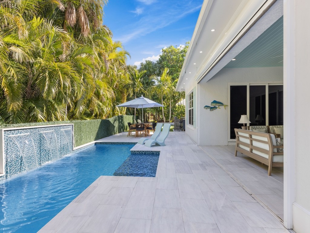 1618 W Sandpointe Place