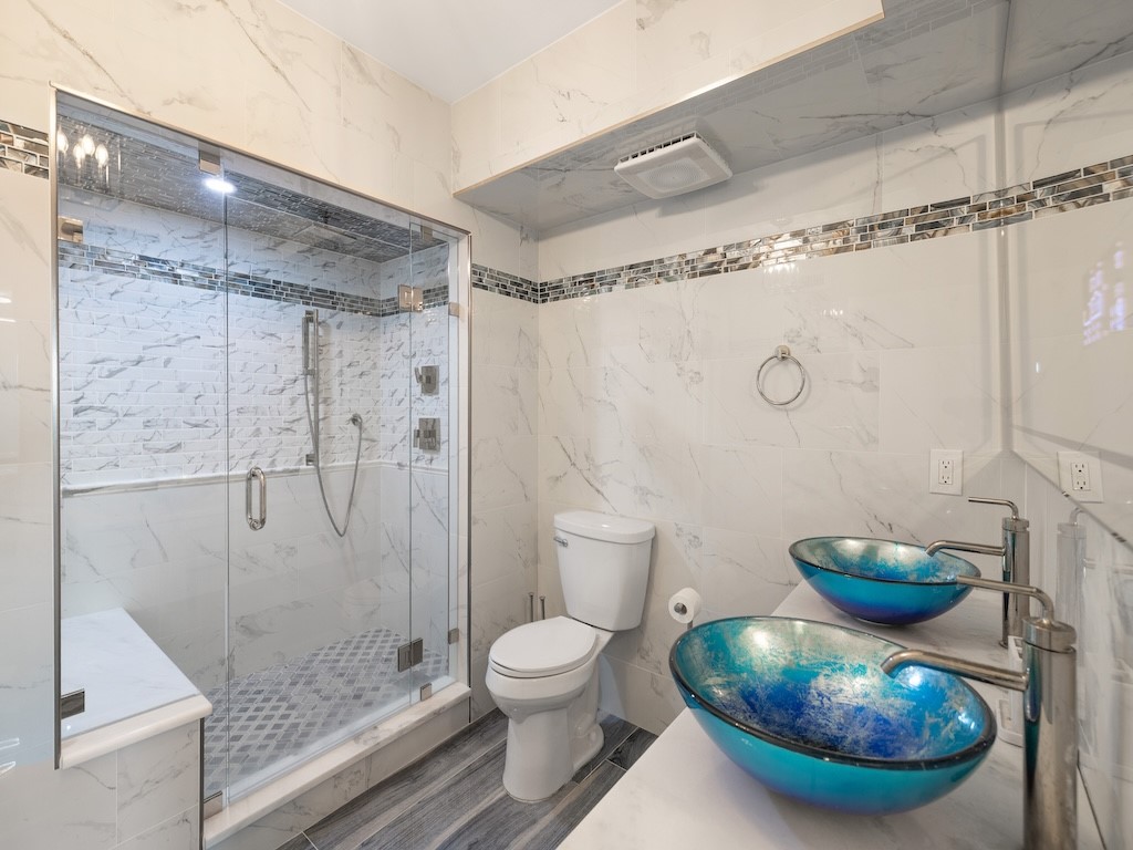 1825 Mooringline Drive 3AB