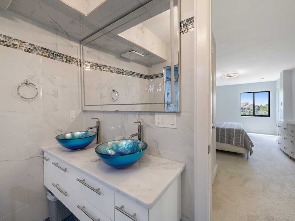 1825 Mooringline Drive 3AB