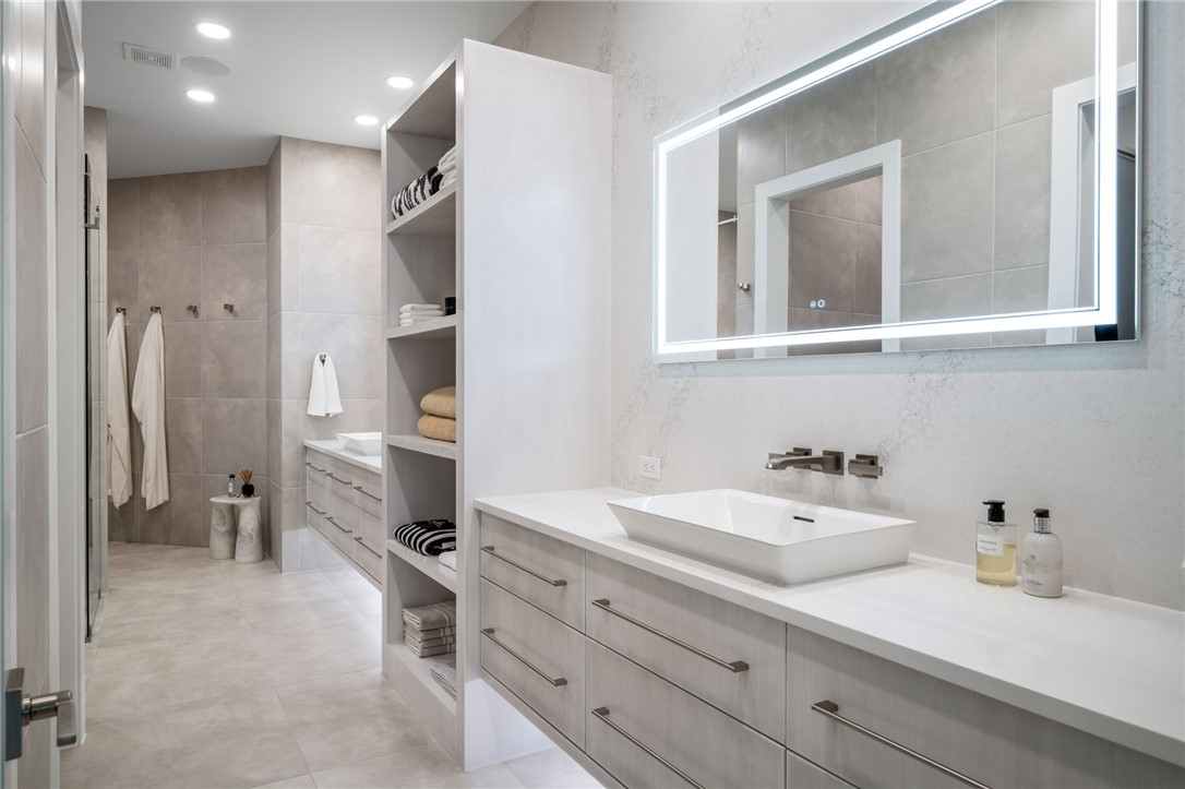 1930 Frosted Turquoise Way