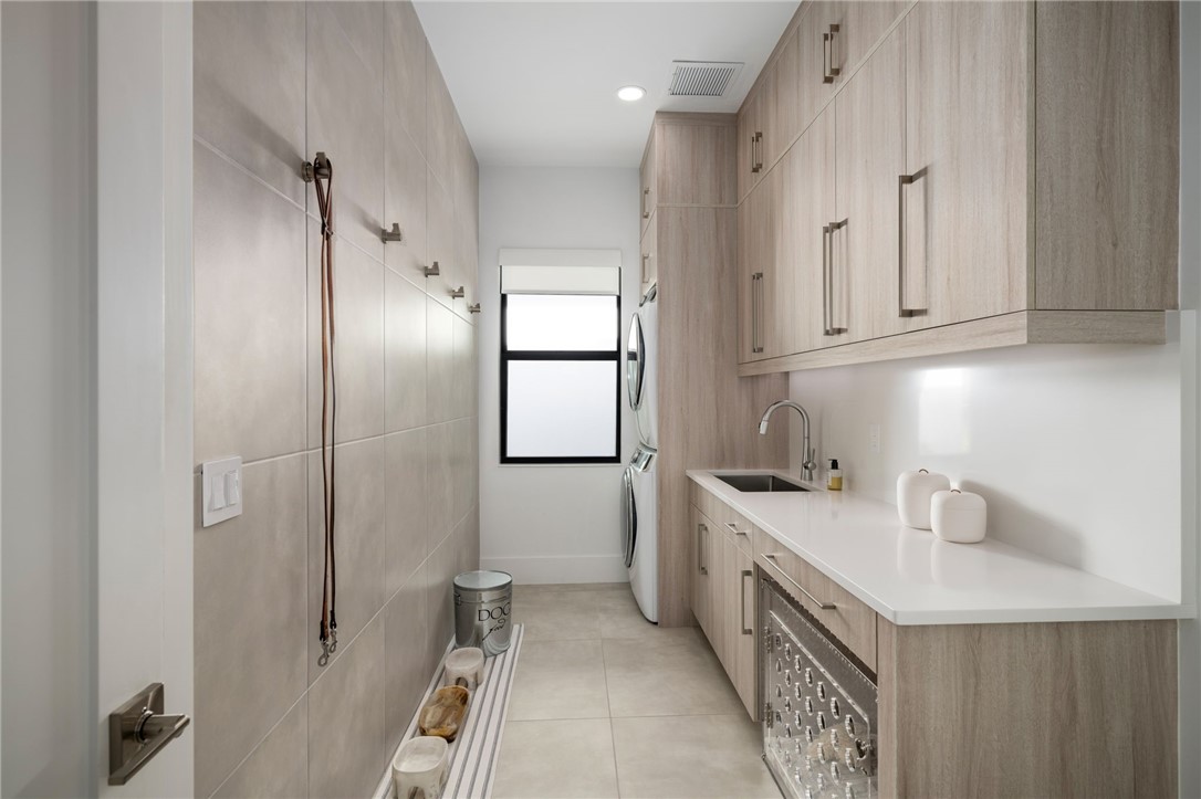 1930 Frosted Turquoise Way