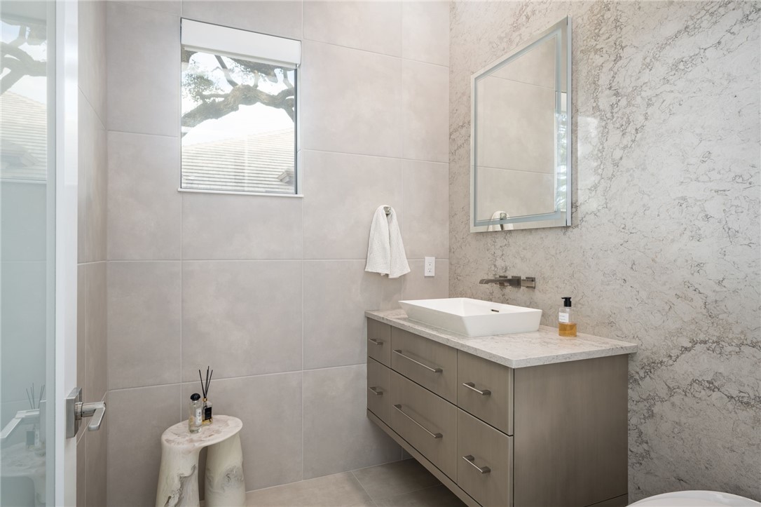 1930 Frosted Turquoise Way