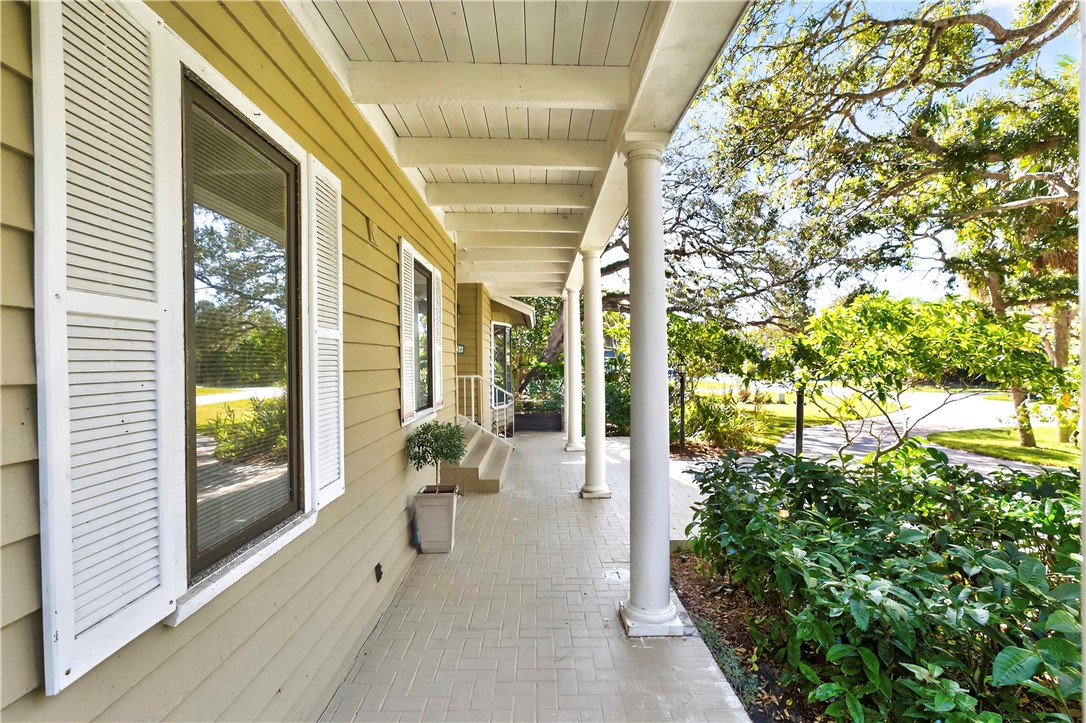 950 Winding River Road