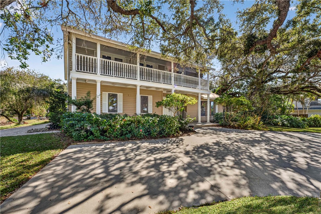 950 Winding River Road