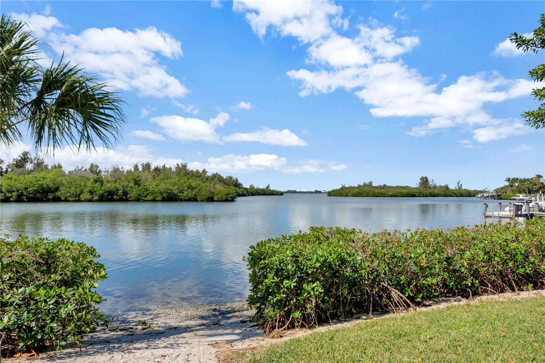 950 Winding River Road