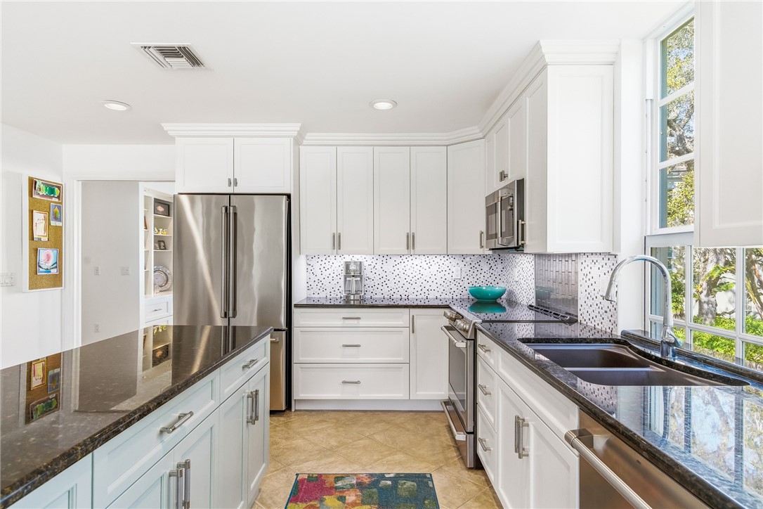 200 Sable Oak Lane 204