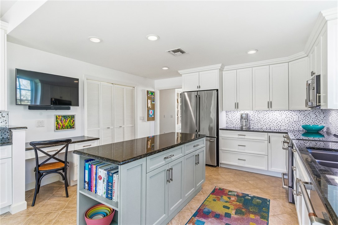 200 Sable Oak Lane 204