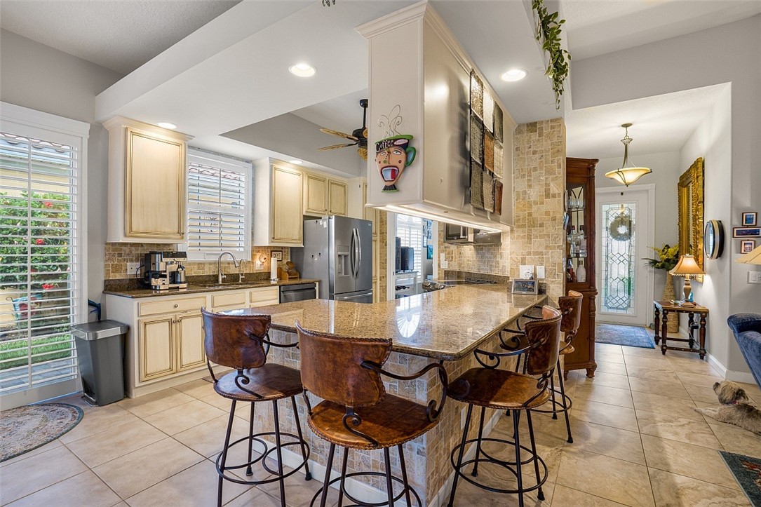 5186 Eleuthra Circle
