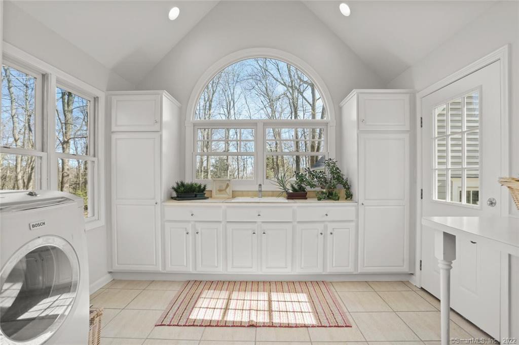 25 Sturges Ridge Road