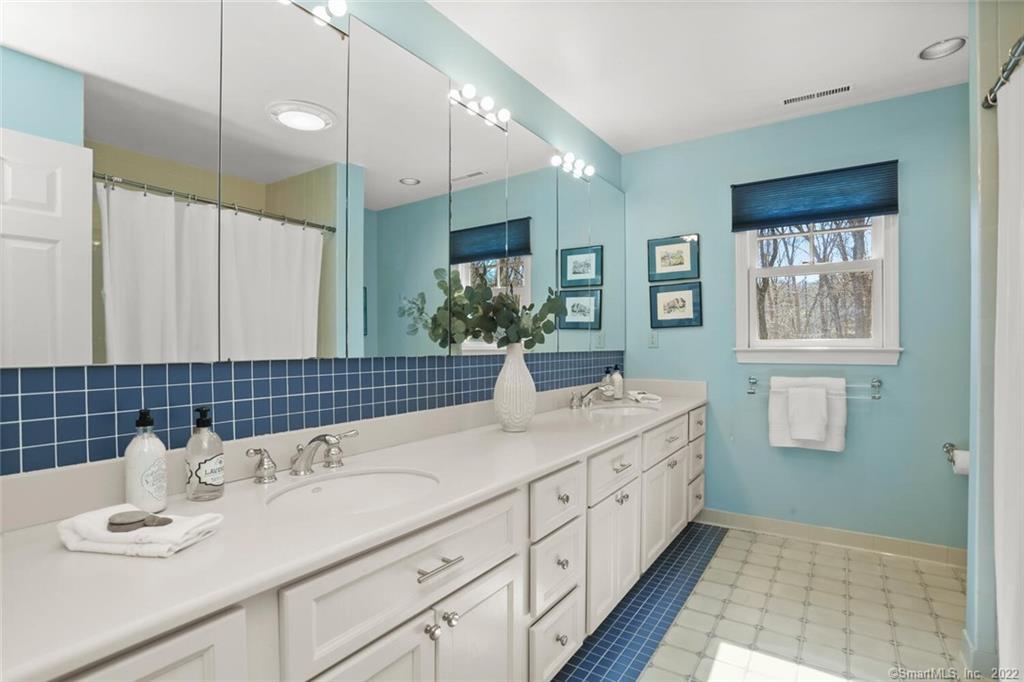 25 Sturges Ridge Road