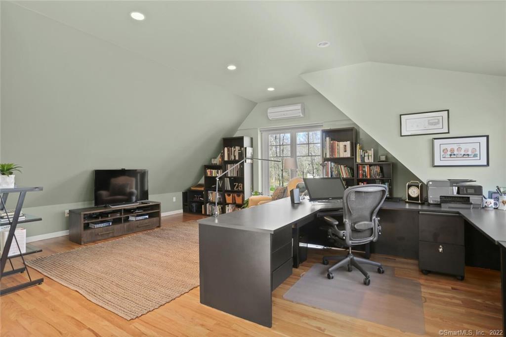 25 Sturges Ridge Road