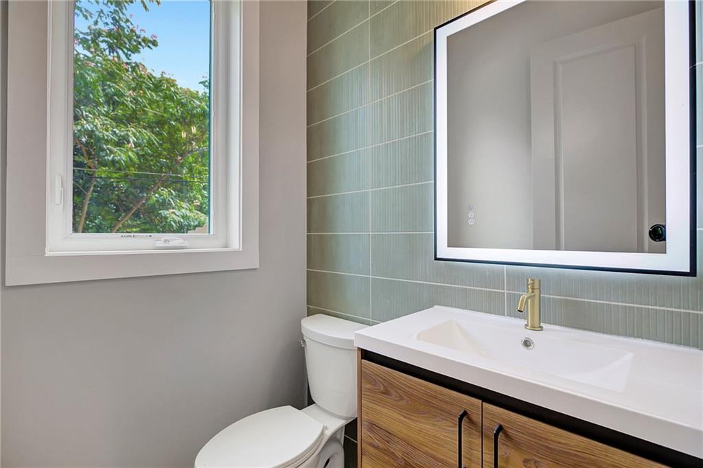 450 Connally Street SE