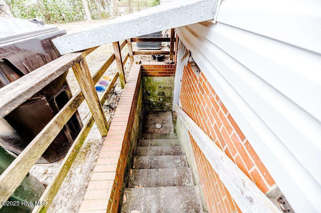 905 N Poplar Street