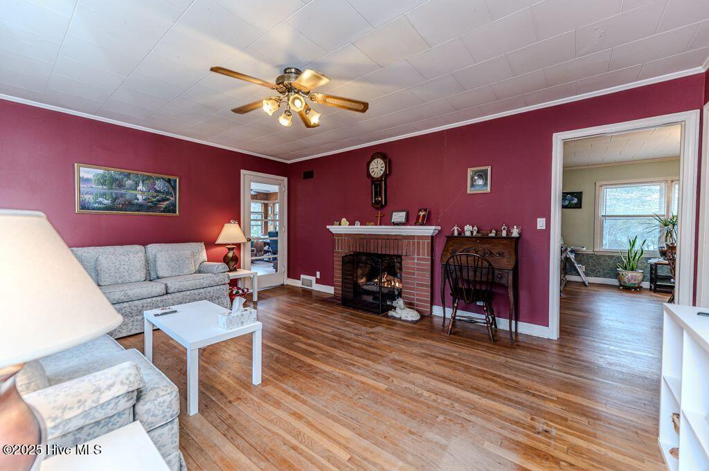 905 N Poplar Street