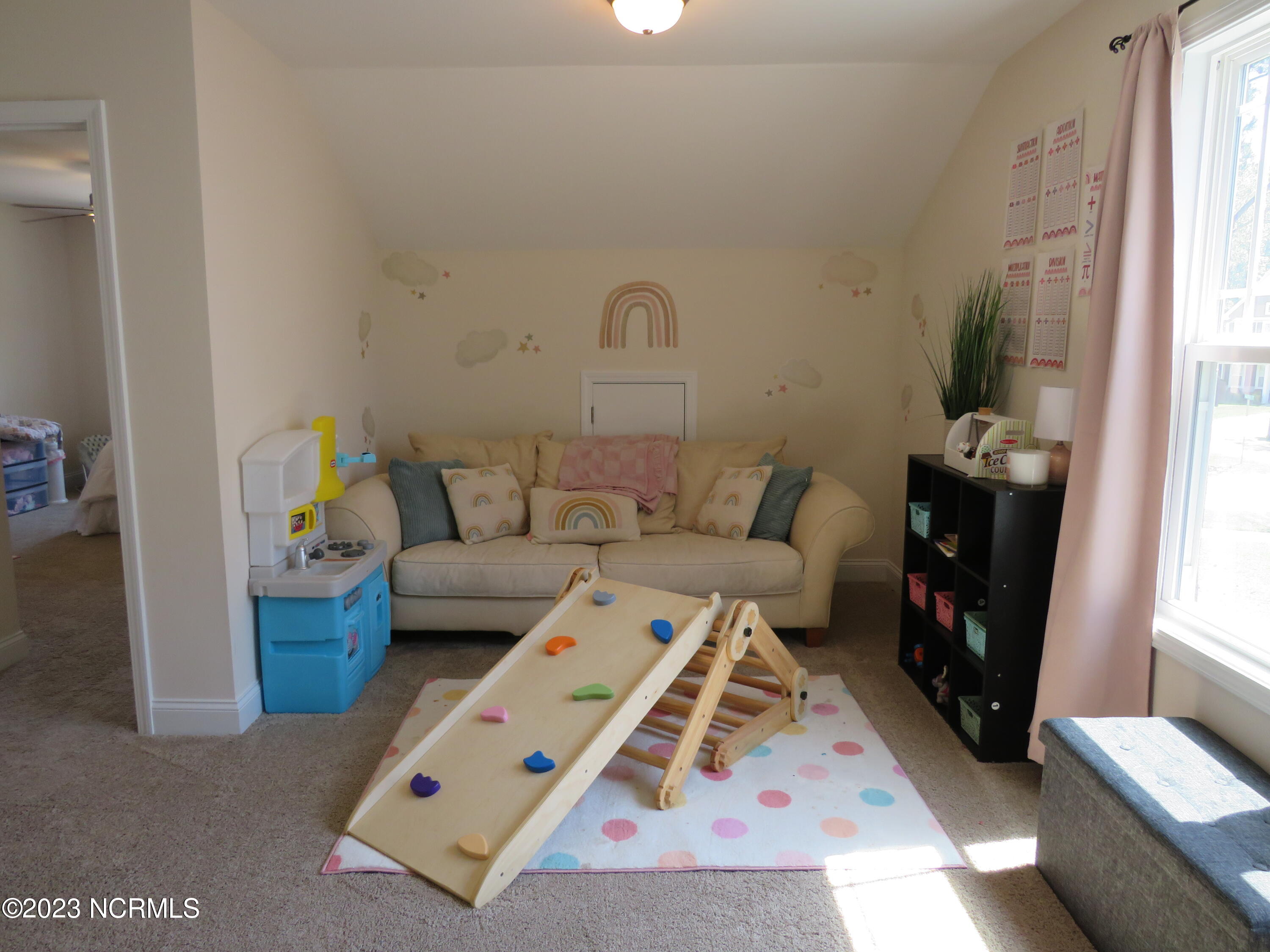 425 Palisades Drive