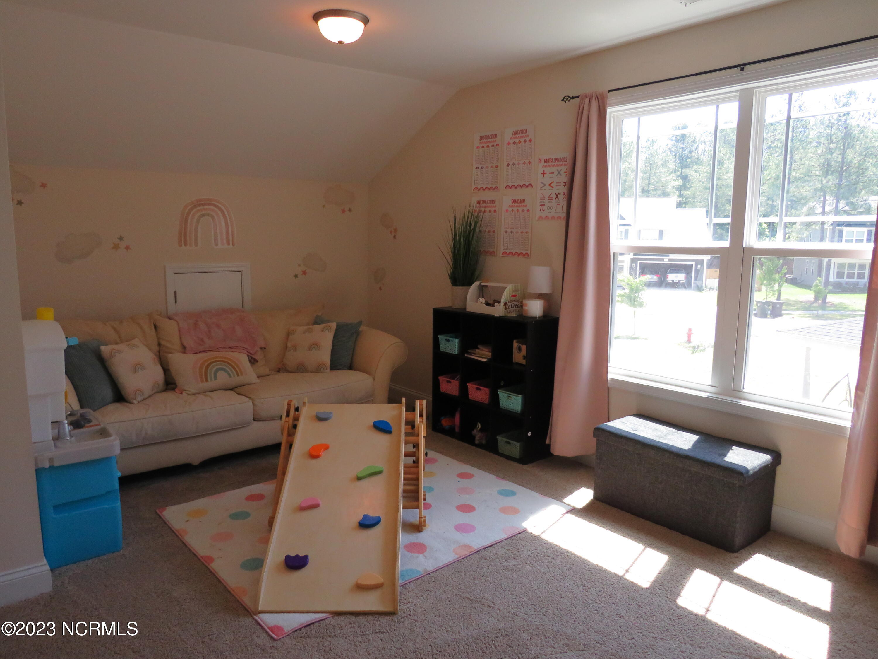 425 Palisades Drive