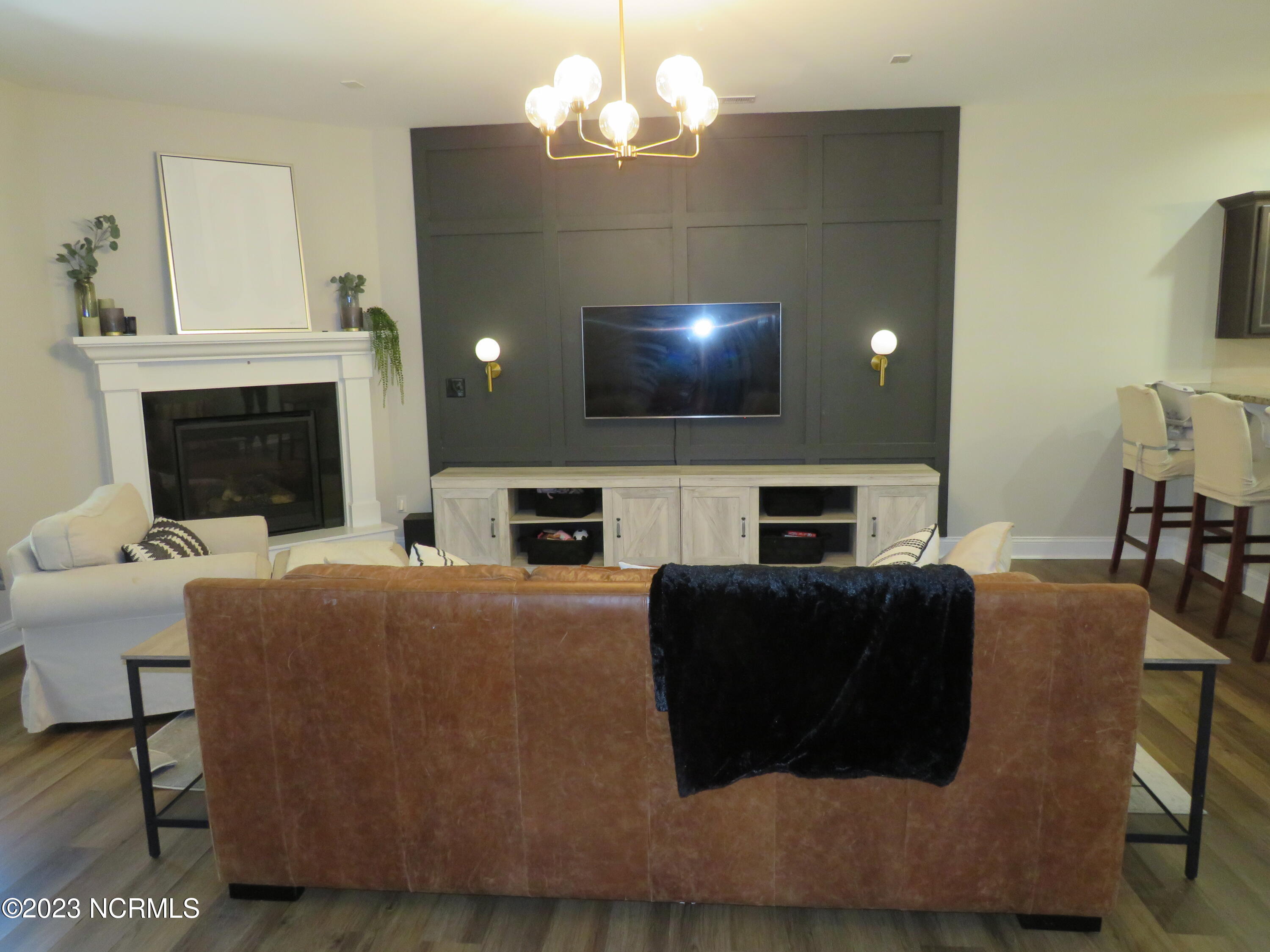 425 Palisades Drive