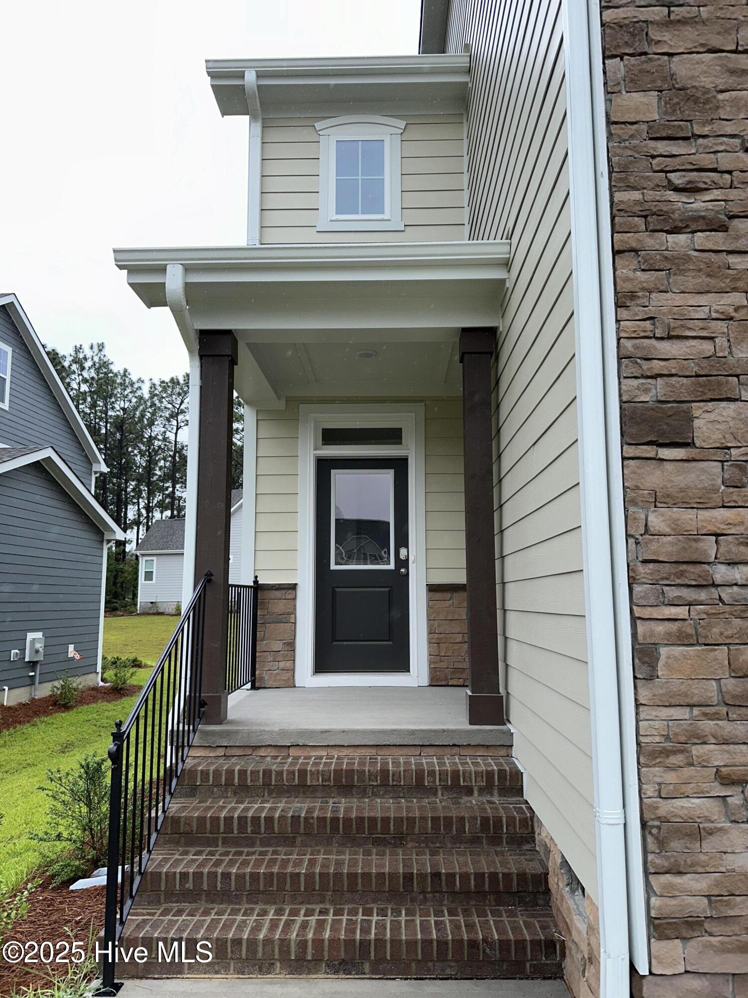 579 Midsummer Street