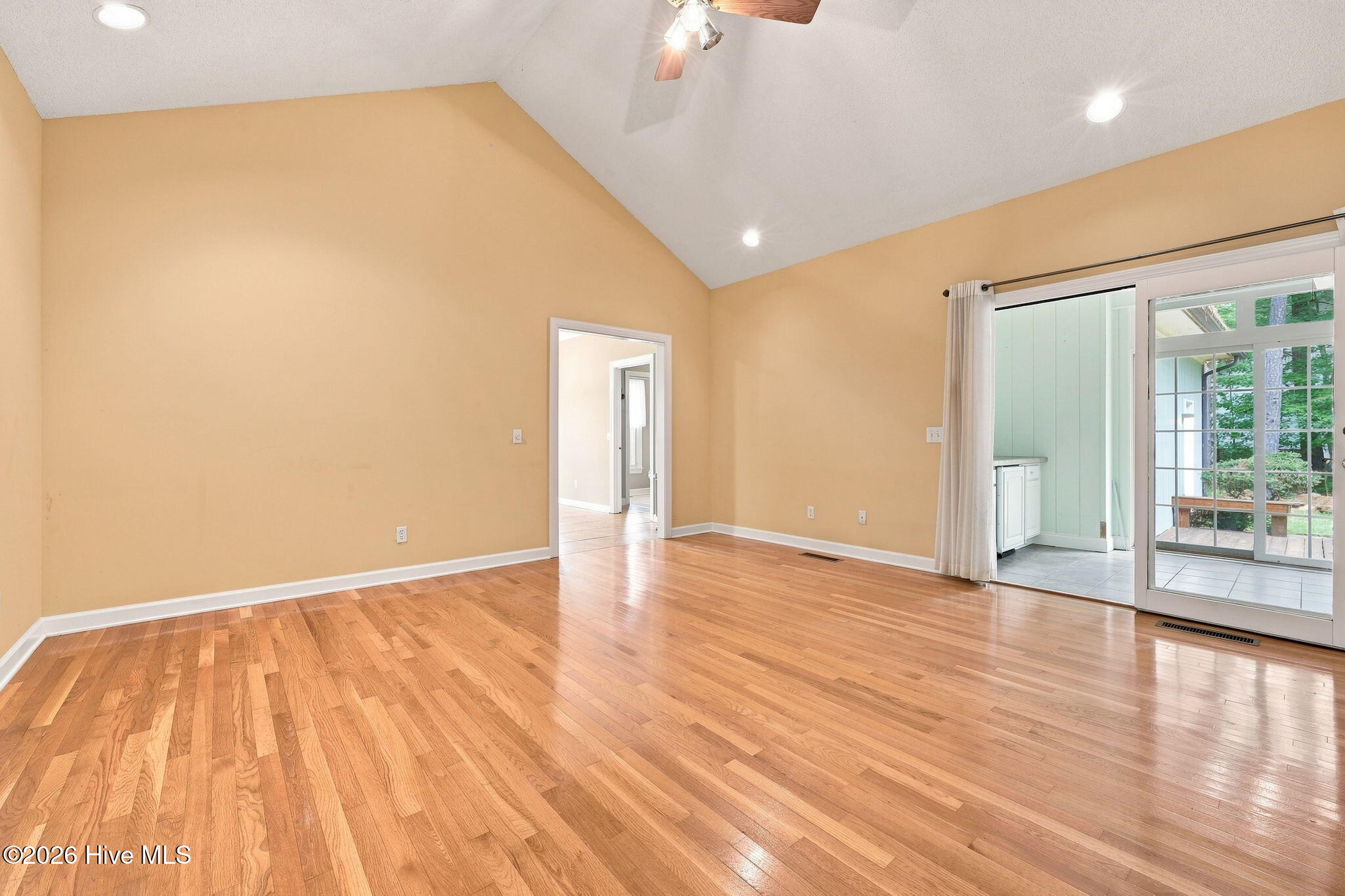 335 W Hedgelawn Way