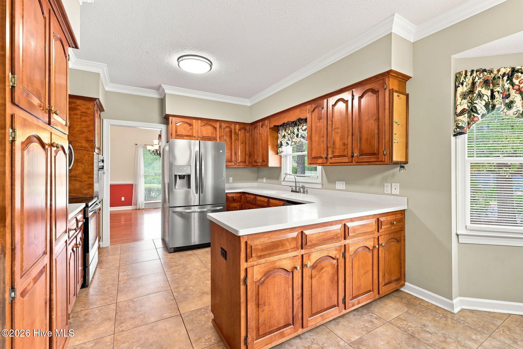 335 W Hedgelawn Way