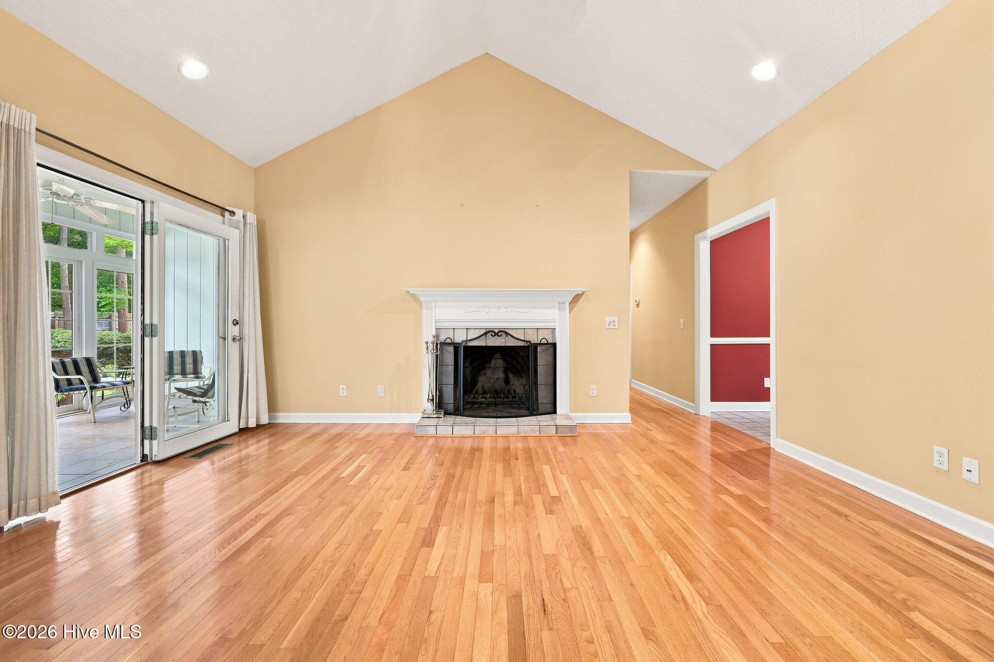 335 W Hedgelawn Way