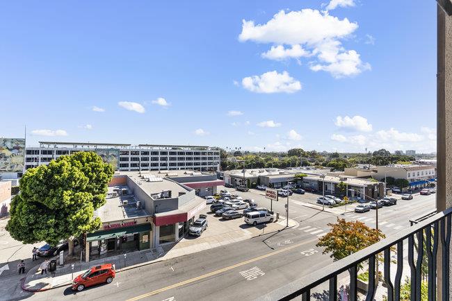 555 Laurel AVE 429