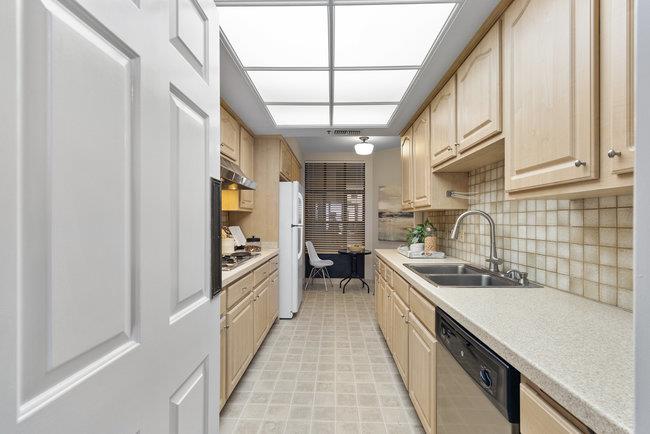 555 Laurel AVE 429