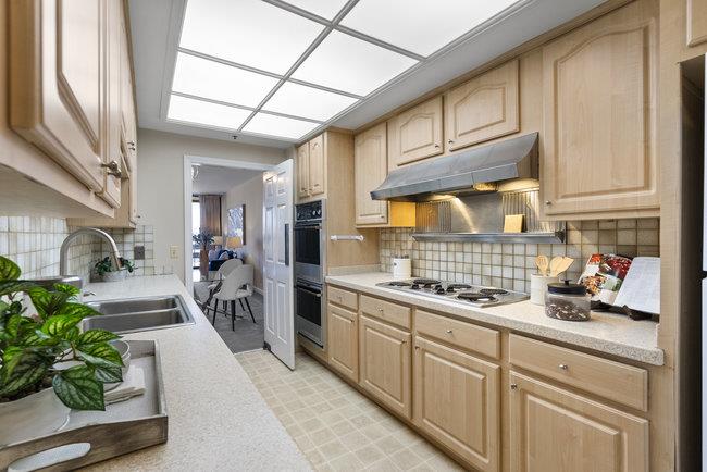 555 Laurel AVE 429