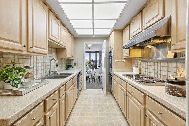 555 Laurel AVE 429