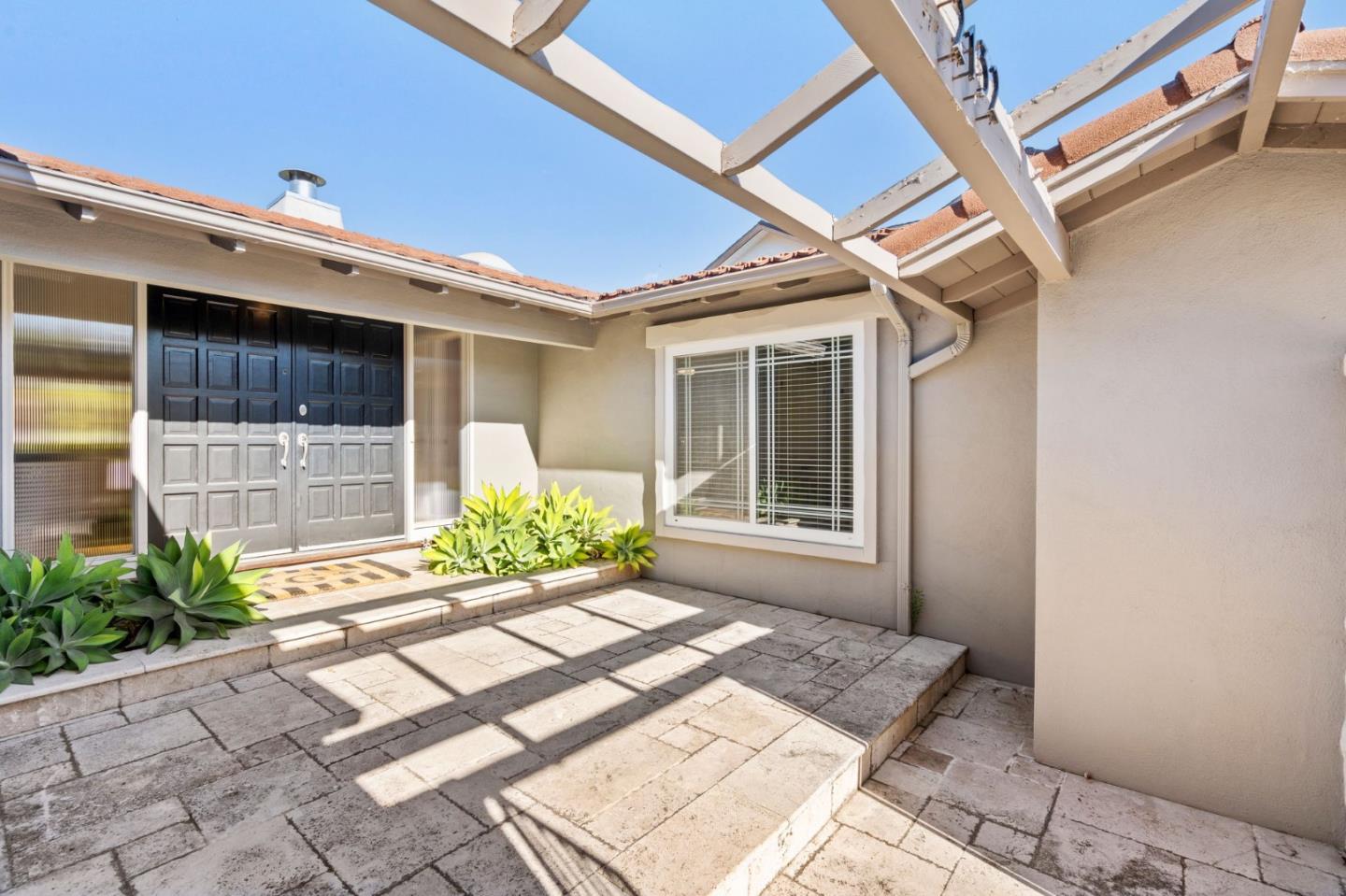 2132 Carmelita AVE