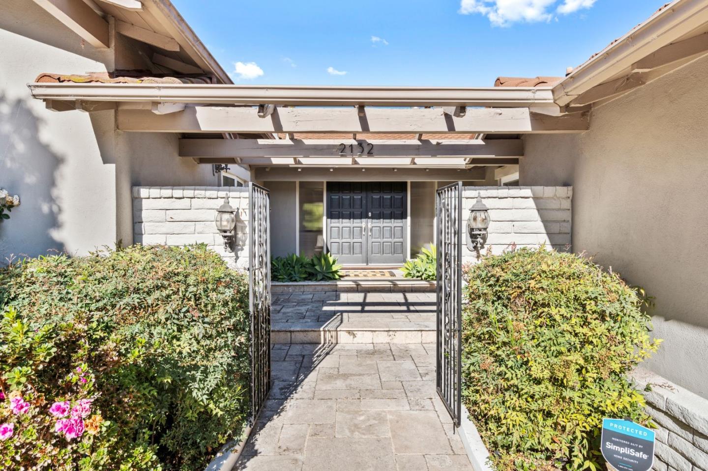 2132 Carmelita AVE