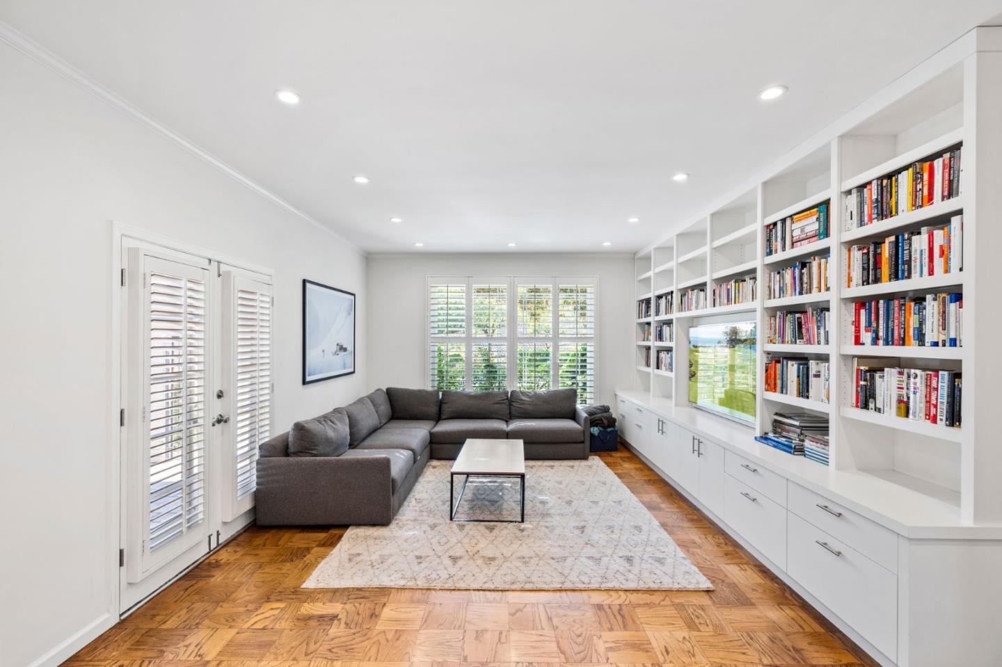 2132 Carmelita AVE