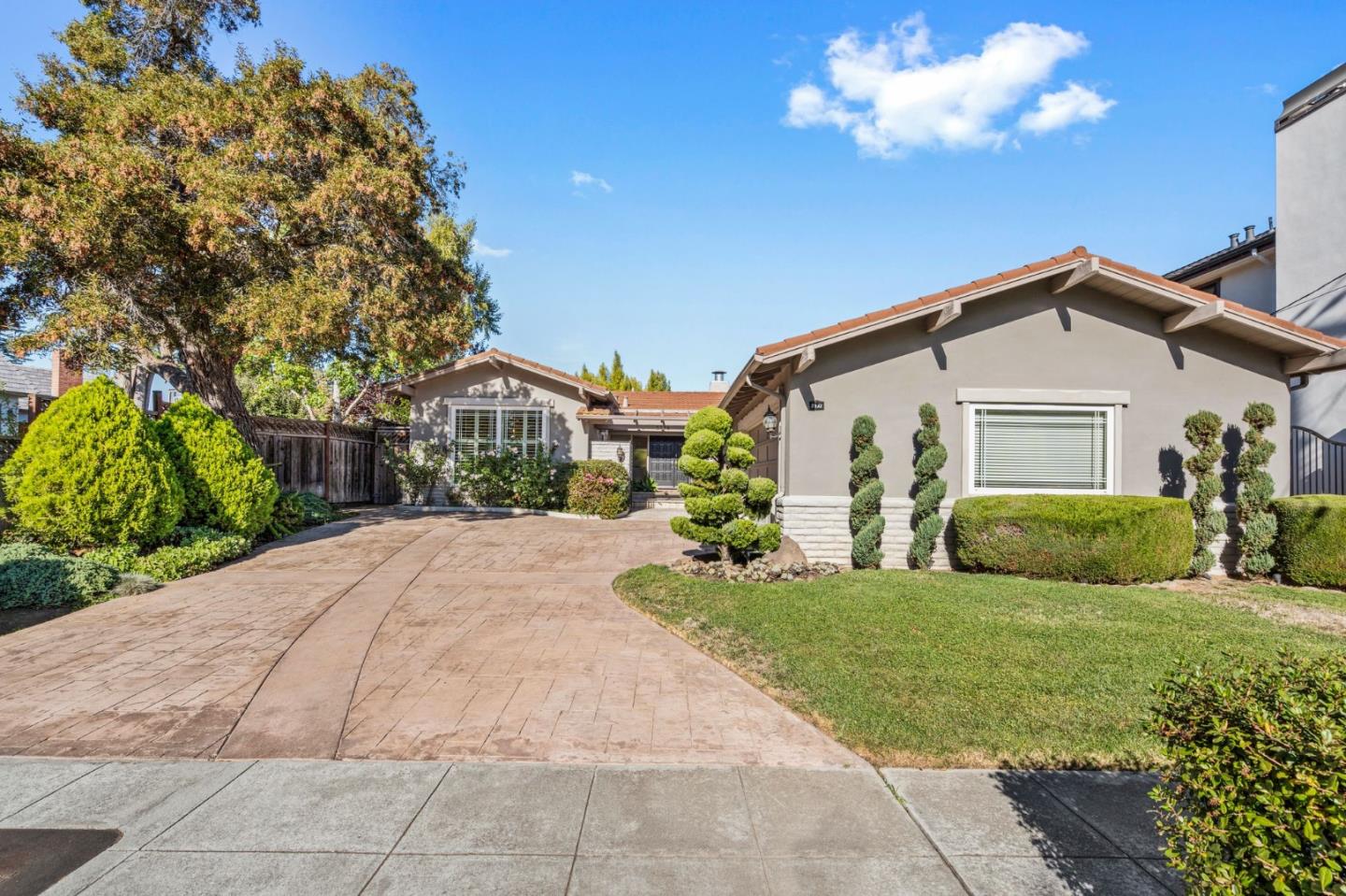2132 Carmelita AVE