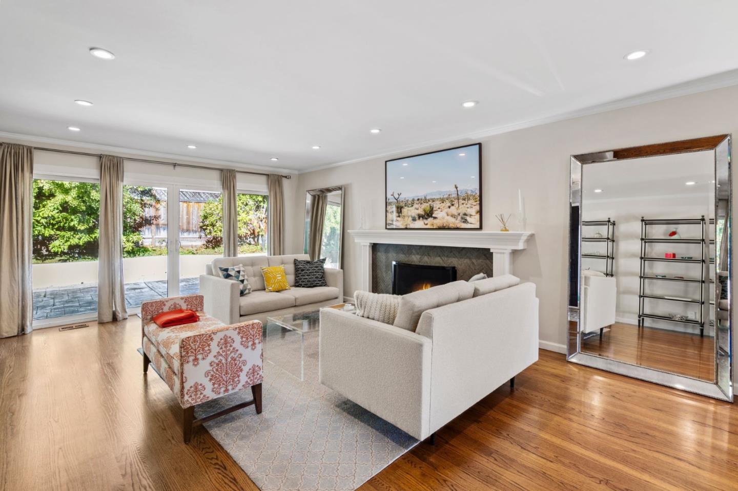 2132 Carmelita AVE