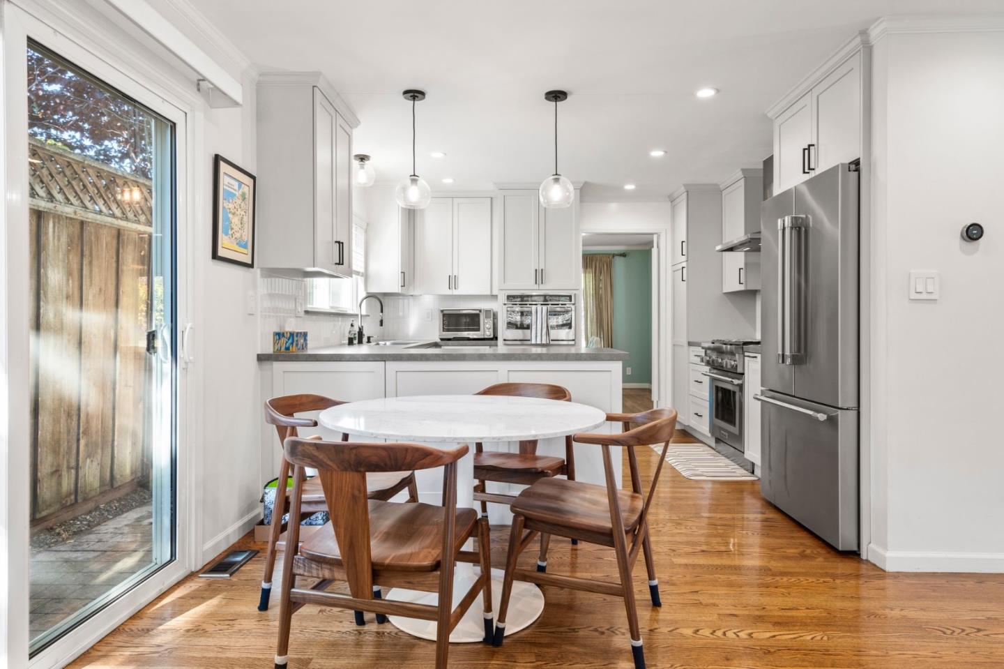 2132 Carmelita AVE
