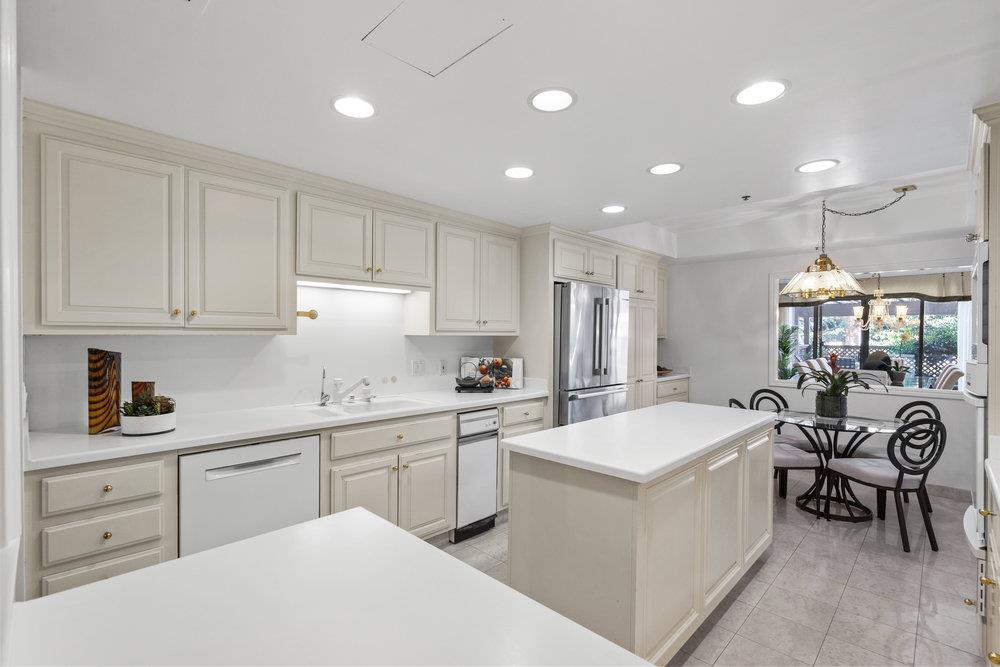 555 Laurel AVE 123