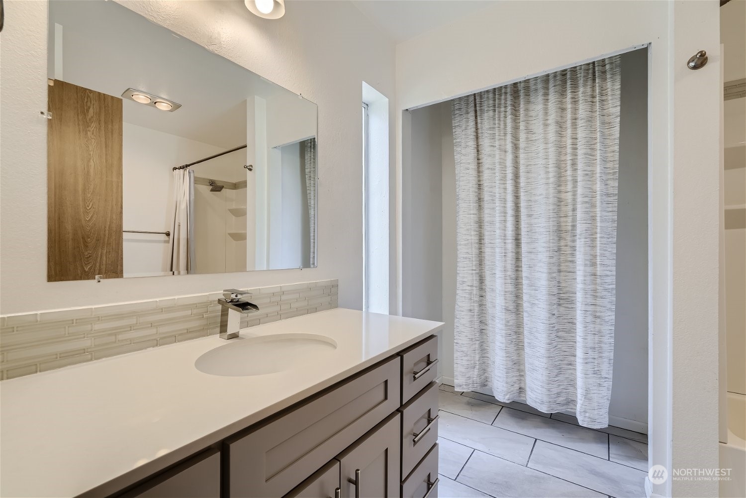 2515 323rd Avenue NE