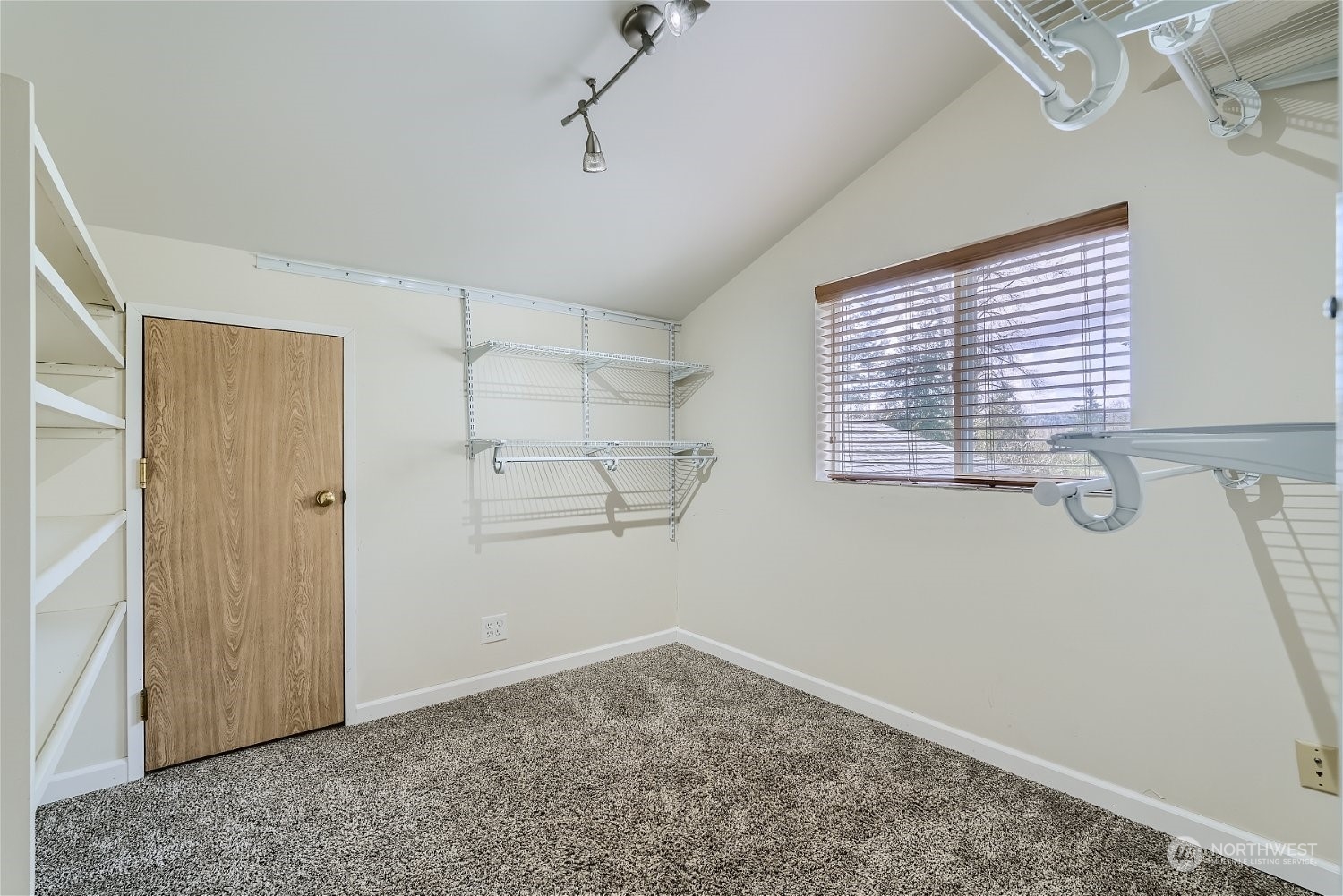 2515 323rd Avenue NE