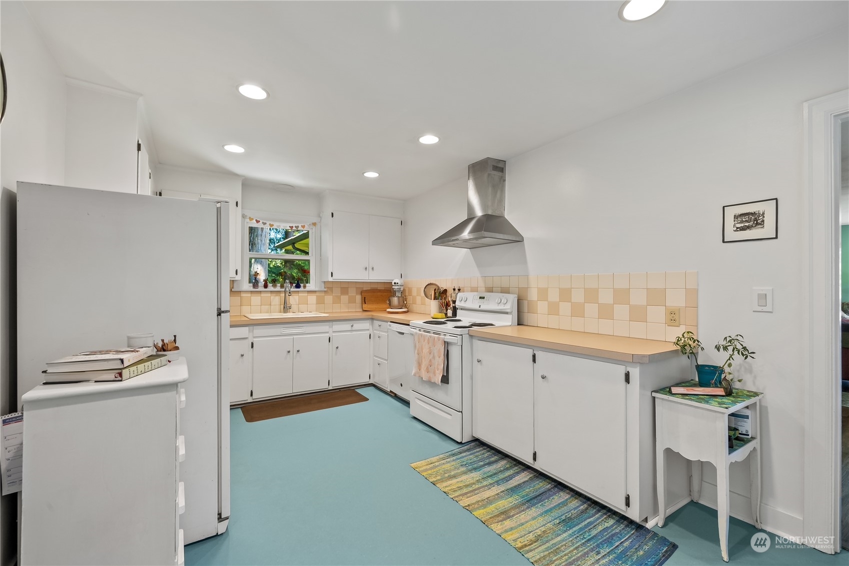 6131 Woodard Bay Road NE