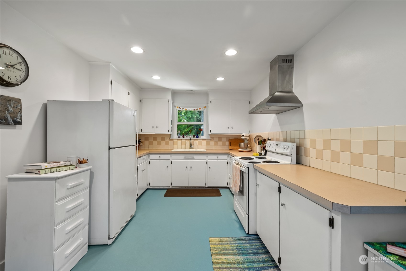 6131 Woodard Bay Road NE