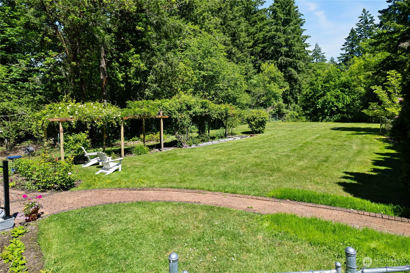 6131 Woodard Bay Road NE