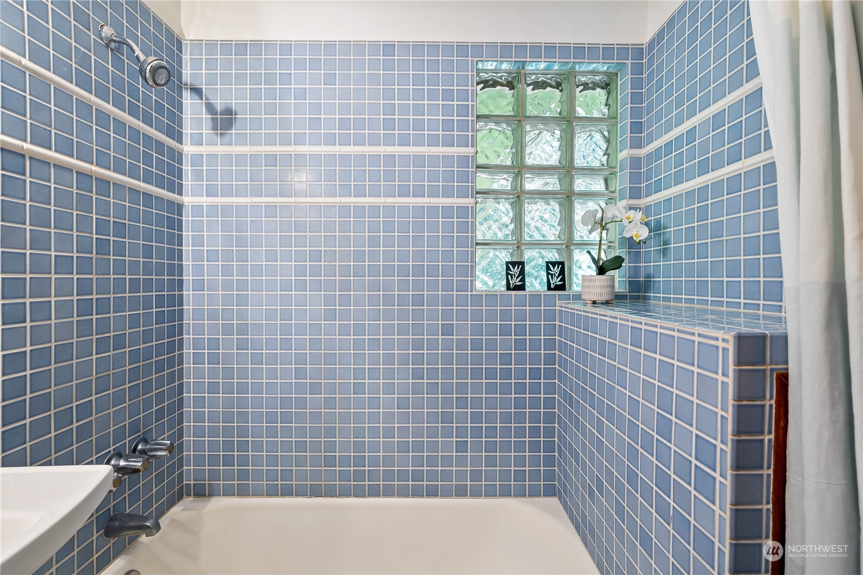 6131 Woodard Bay Road NE