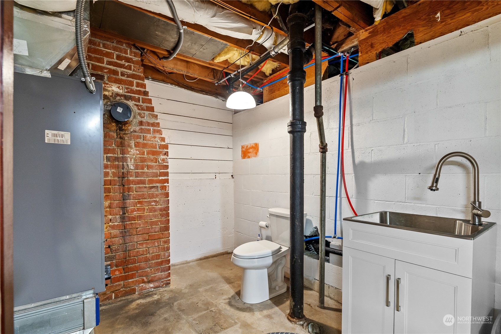 6131 Woodard Bay Road NE