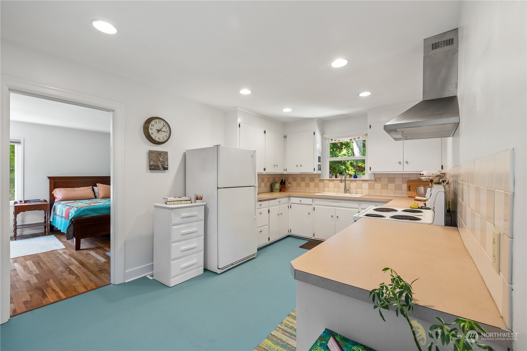 6131 Woodard Bay Road NE