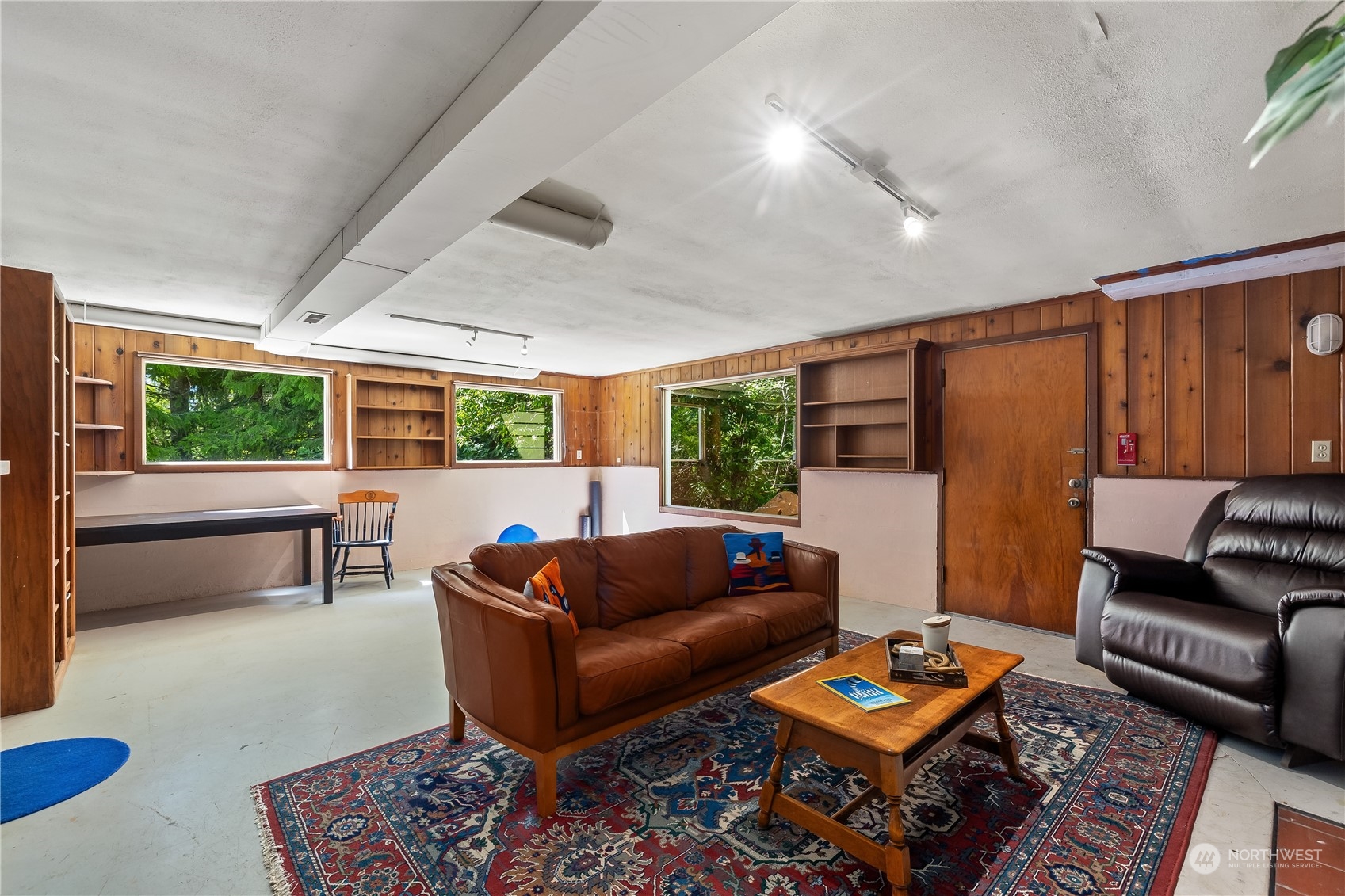 6131 Woodard Bay Road NE