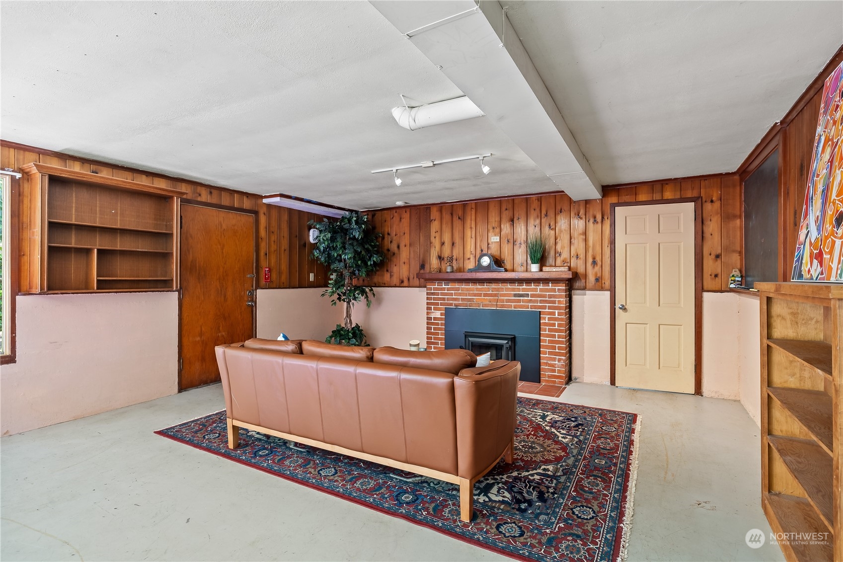 6131 Woodard Bay Road NE