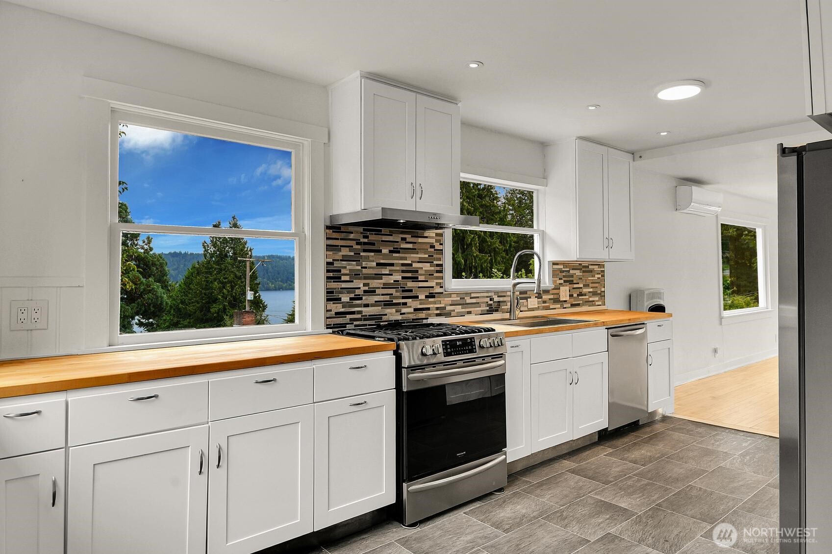 3810 NE 155th Street