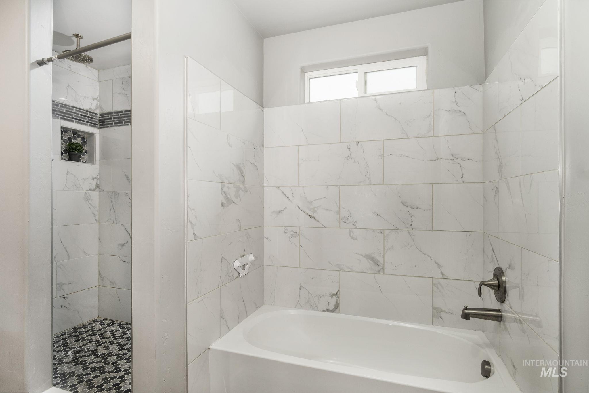 843 Lake Cleveland Street