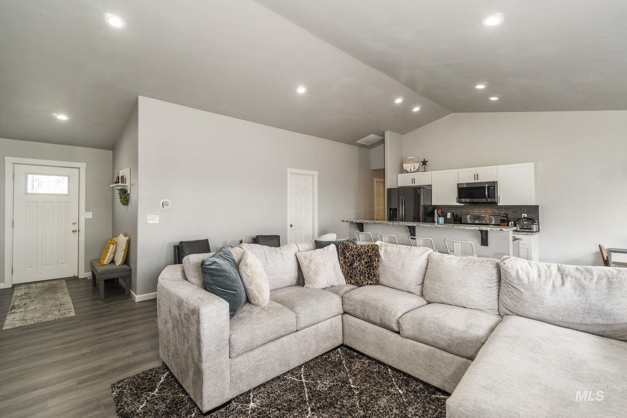 843 Lake Cleveland Street